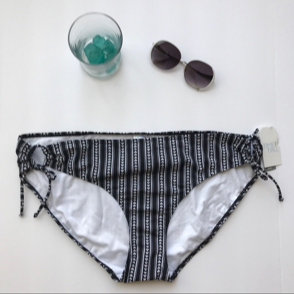 New with tags swim bottoms 14-16 black & white